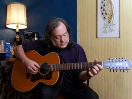 David Lindley backstage with 12-string Guild. Photo by Joerg Kliewe.